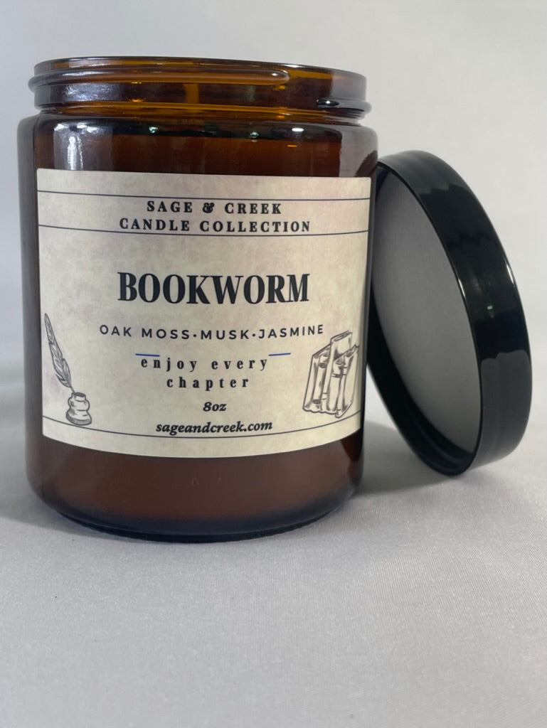 Get lost in the chapters of any great read while burning our lightly scented bookworm candle. With 25+ hours of burn time to enjoy, it gives a sweet aroma of oak moss, musk and jasmine to your personal space. Made of natural soy wax, hand-poured with love and care in California. 